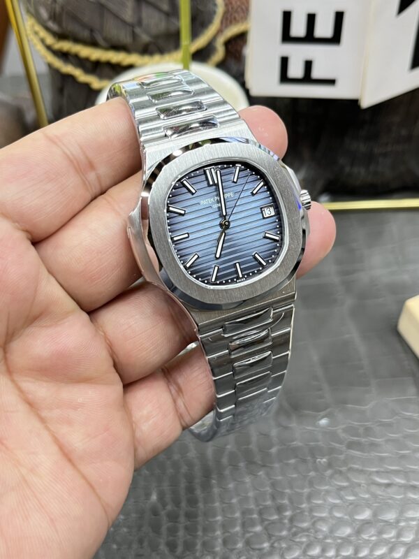 Patek Philippe Nautilus 5811G White
