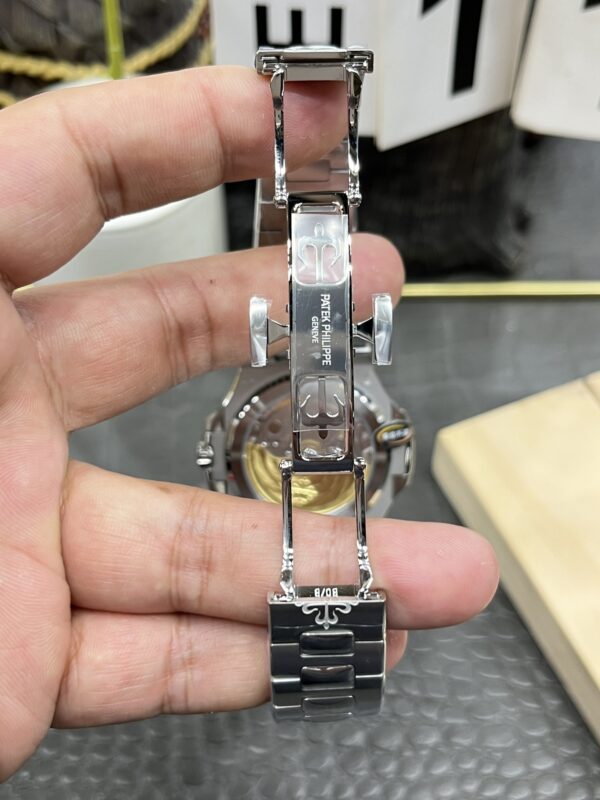 Patek Philippe Nautilus 5811G White