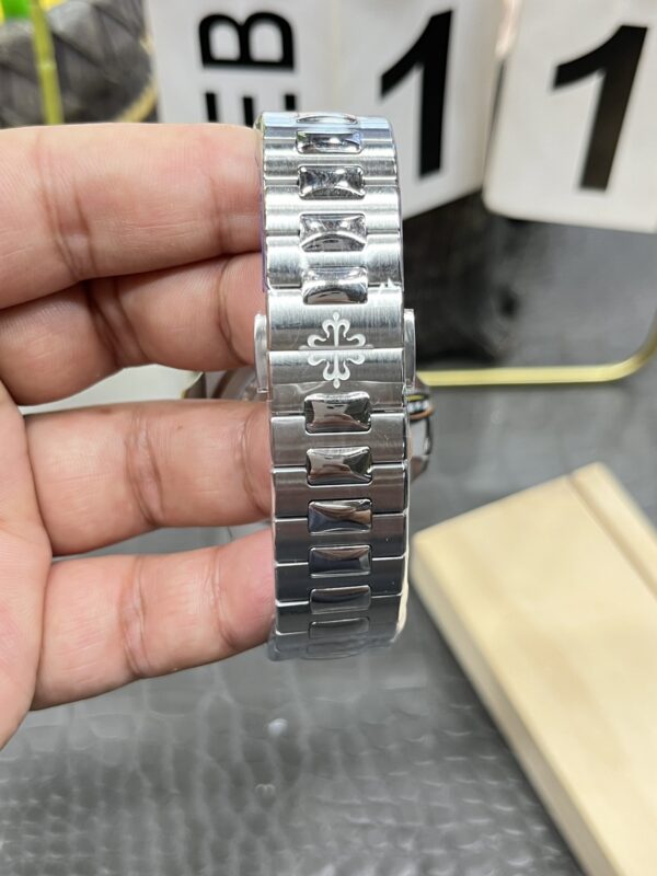 Patek Philippe Nautilus 5811G White