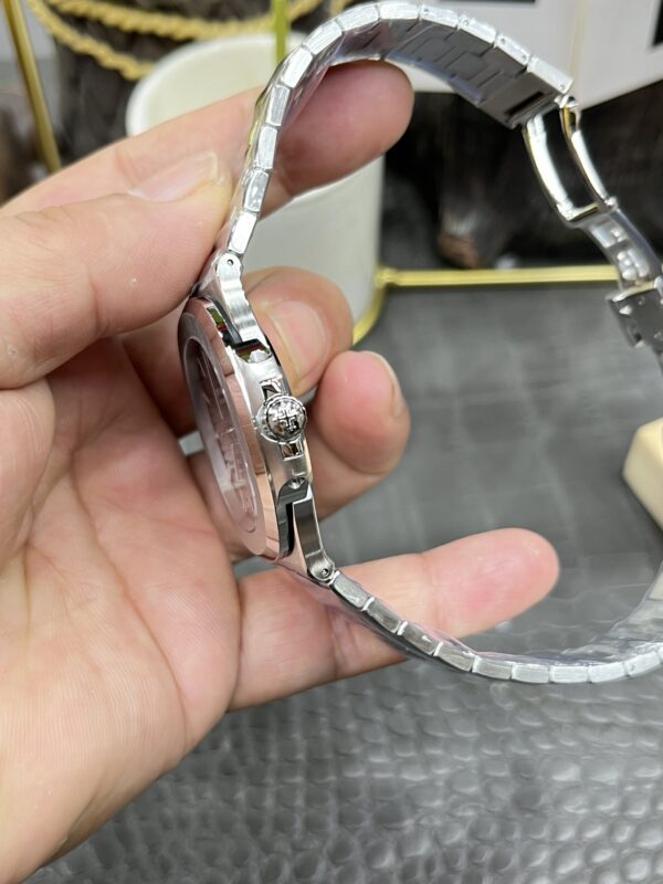 Patek Philippe Nautilus 5811G White
