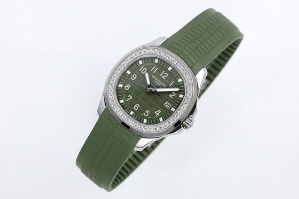 Patek Philippe Aquanaut 5267 Purple
