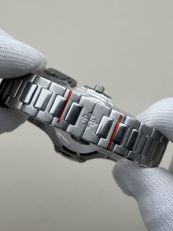 Patek Philippe Nautilus (NAUTILUS)