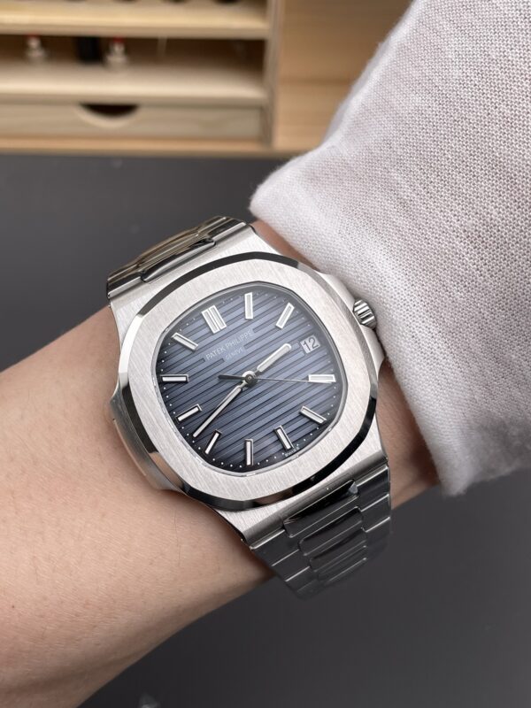 i1749151164725_7164_0_8-2.jpg Patek Philippe Nautilus 5711 Blue