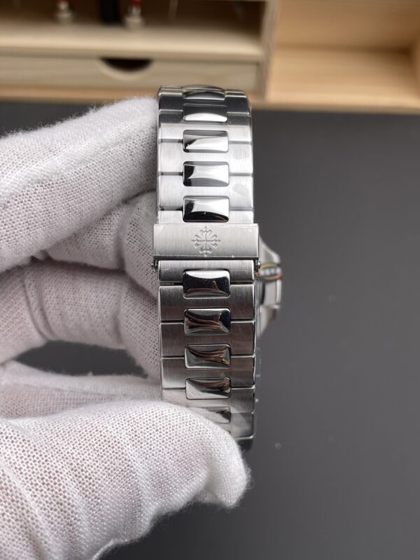 i1749151164812_8618_0_7-2.jpg Patek Philippe Nautilus 5711 Blue