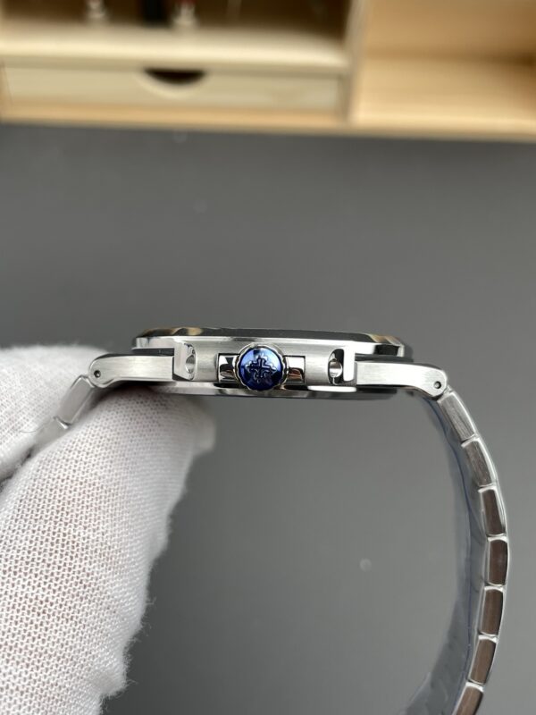 i1749151166671_5513_0_3-2.jpg Patek Philippe Nautilus 5711 Blue