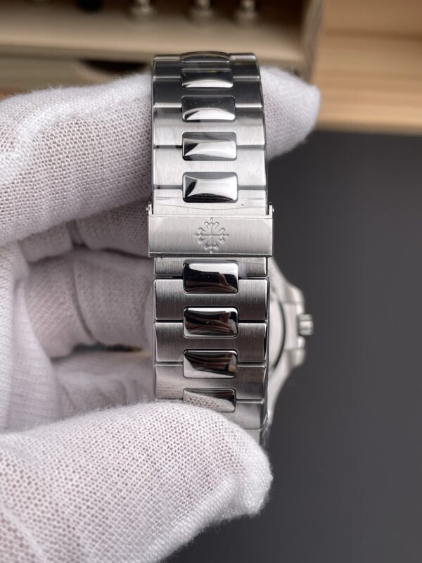 Patek Philippe Nautilus 5711 White