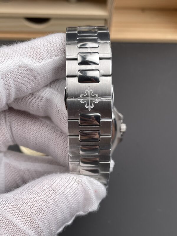 Patek Philippe Nautilus 5712 Blue