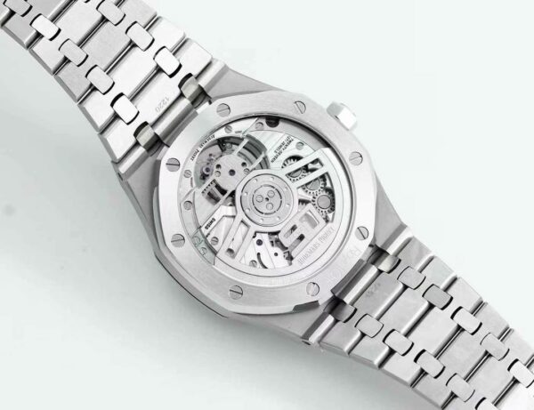 i1751902238_6100_6-1.jpg Patek Philippe Royal Oak (COMPLICATIONS)