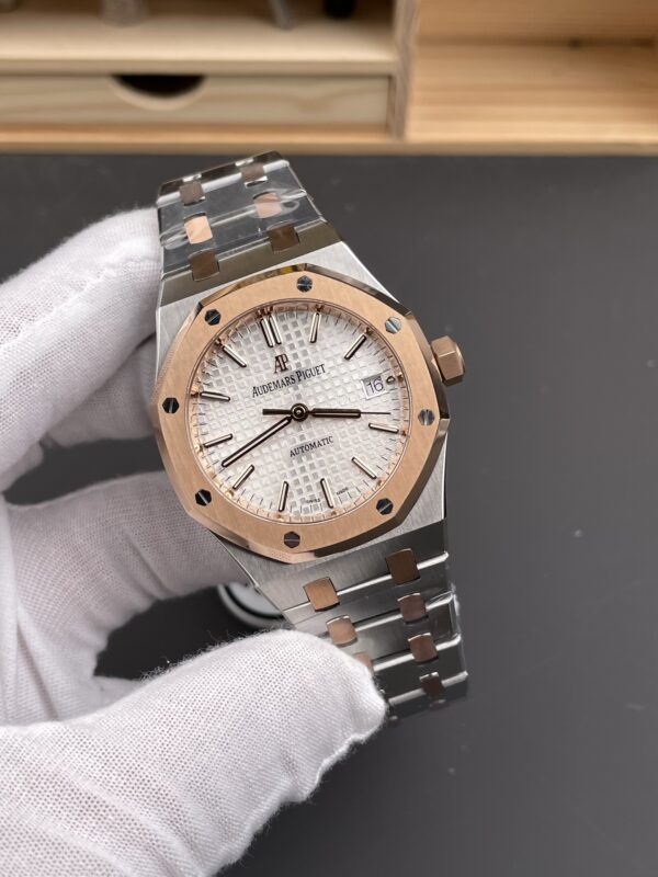 Audemars Piguet Royal Oak (ROYAL OAK) White