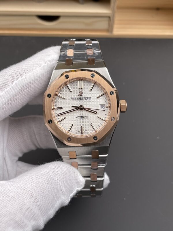 Audemars Piguet Royal Oak (ROYAL OAK) White