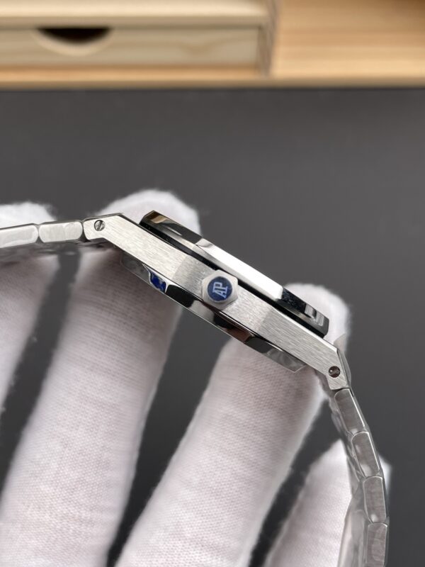 Audemars Piguet Royal Oak 77350 White