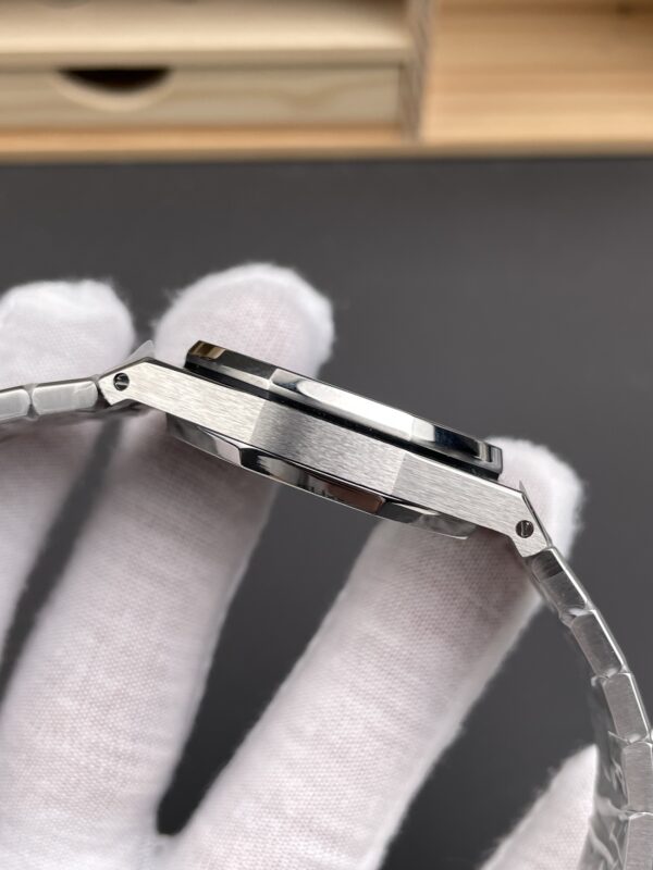 Audemars Piguet Royal Oak 77350 White
