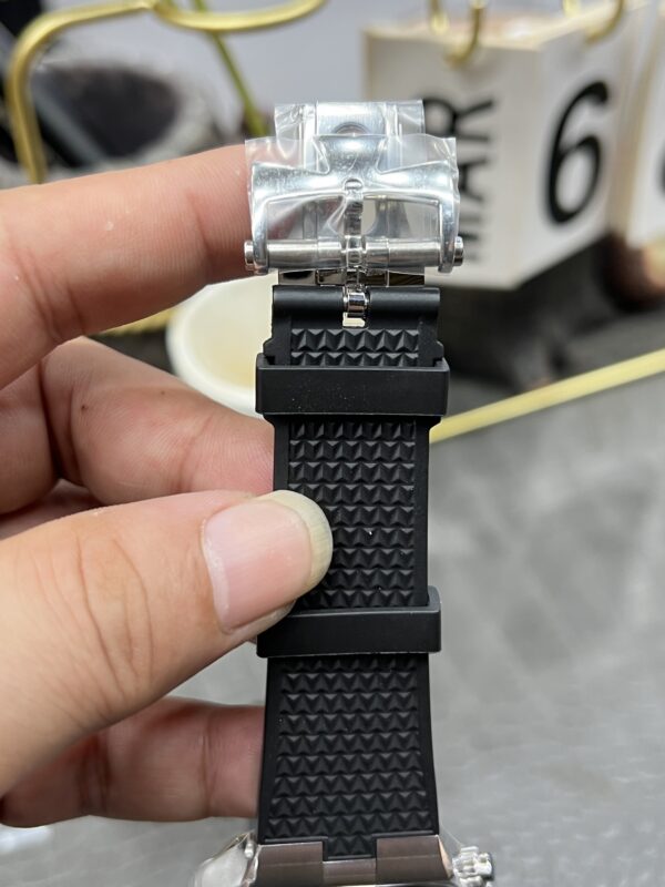 i1753261519095_7311_0_7-3.jpg Vacheron Constantin Overseas 5500V Panda