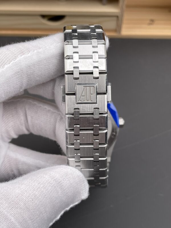 Audemars Piguet Royal Oak 26574 Blue