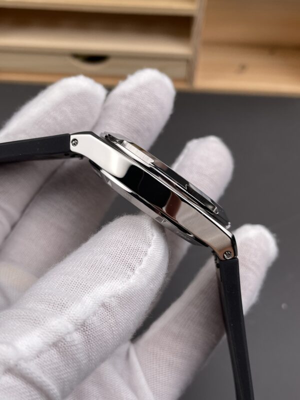 Patek Philippe Overseas 4500V Black