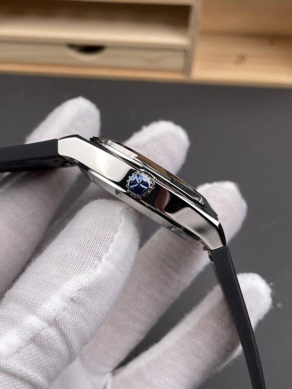 Patek Philippe Overseas 4500V Black