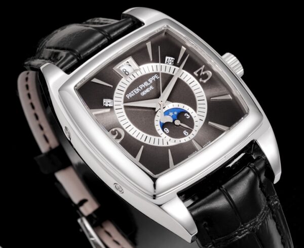 Patek Philippe Nautilus 5135G