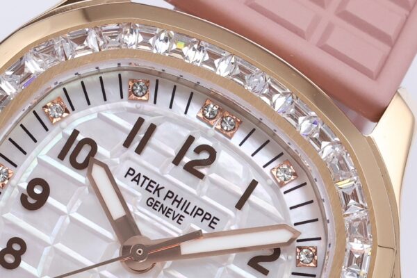 Patek Philippe Aquanaut (AQUANAUT) Purple