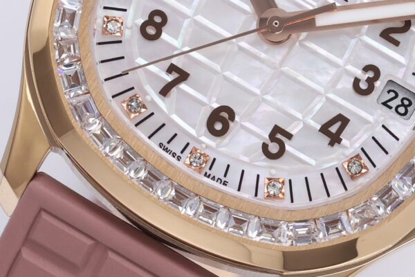 Patek Philippe Aquanaut (AQUANAUT) Purple