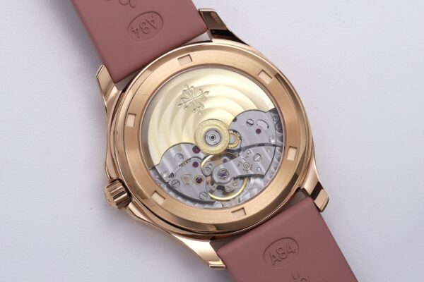 Patek Philippe Aquanaut (AQUANAUT) Purple