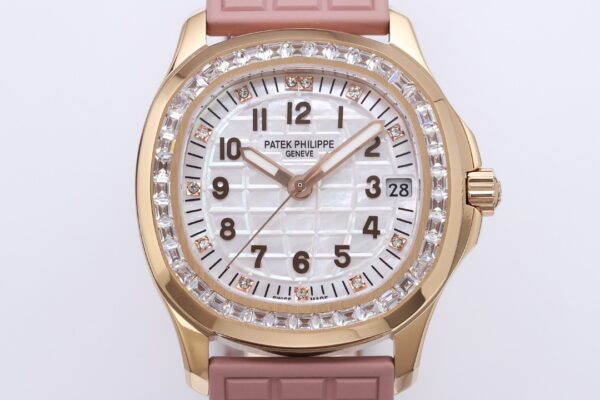 Patek Philippe Aquanaut (AQUANAUT) Purple