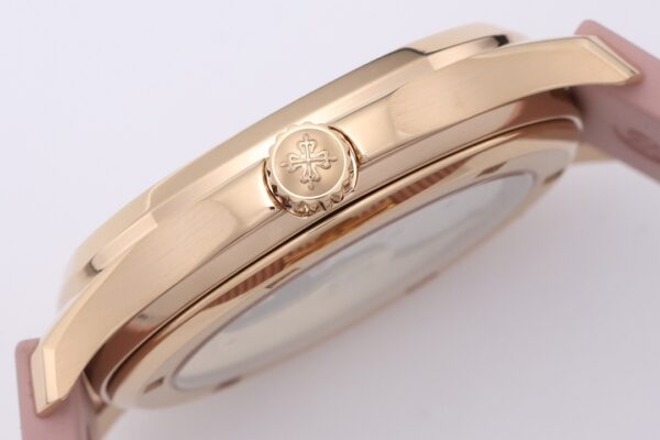 Patek Philippe Aquanaut (AQUANAUT) Purple