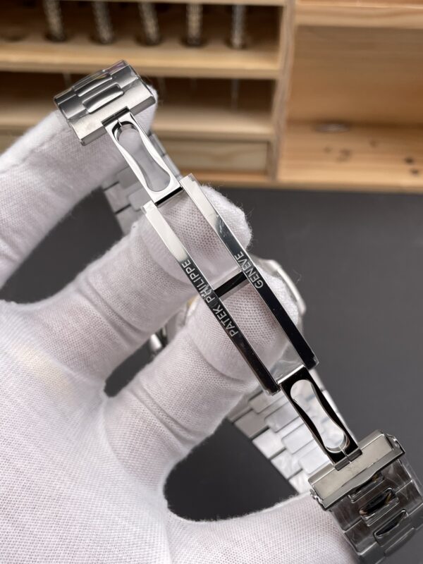 Patek Philippe Nautilus 5711 White