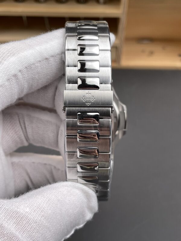 Patek Philippe Nautilus 5711 White