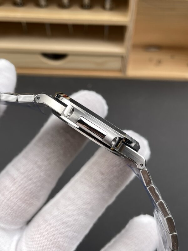 Patek Philippe Nautilus 5711 White
