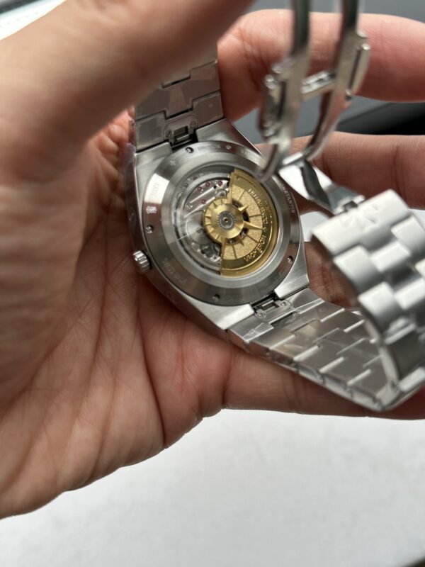 Vacheron Constantin Overseas 4300V Red