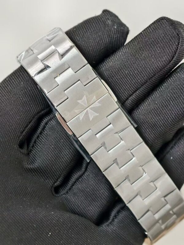 Vacheron Constantin Overseas 5500V