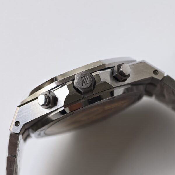 Audemars Piguet Royal Oak 26240 Smoked