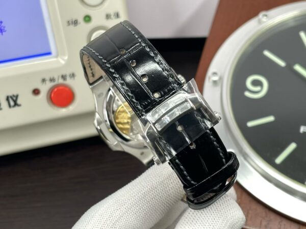 Patek Philippe Nautilus 5724G-001 Blue