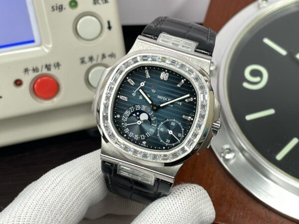 Patek Philippe Nautilus 5724G-001 Blue