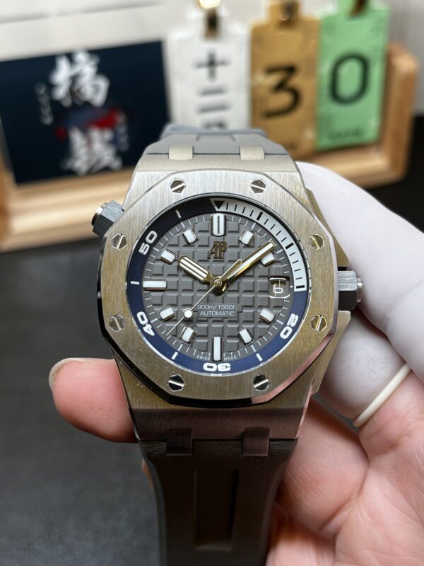 Audemars Piguet Watch 15720