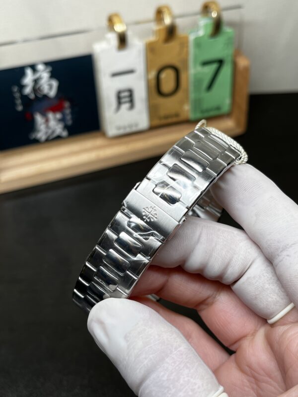 Patek Philippe Nautilus (NAUTILUS)