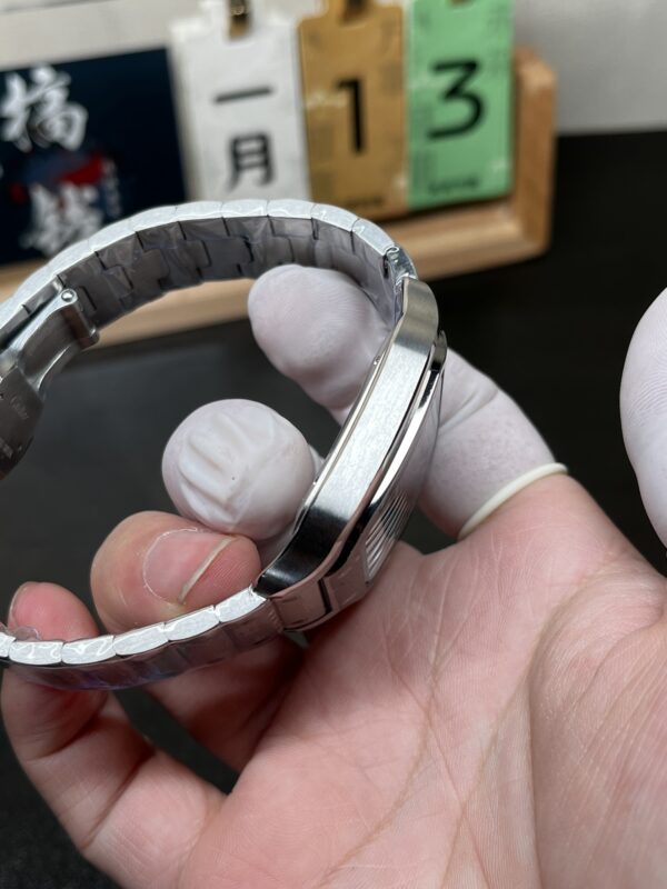i1768240393032_1007_0_2.jpg Cartier Santos (SANTOS) Gray