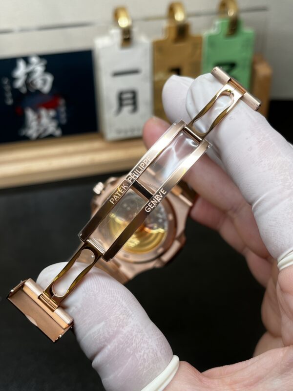 Patek Philippe Nautilus (NAUTILUS) Rose Gold