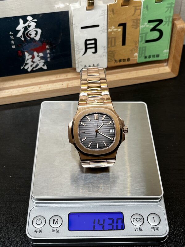 Patek Philippe Nautilus (NAUTILUS) Rose Gold