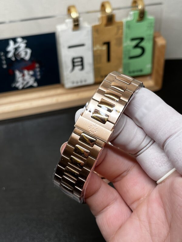 Patek Philippe Nautilus (NAUTILUS) Rose Gold