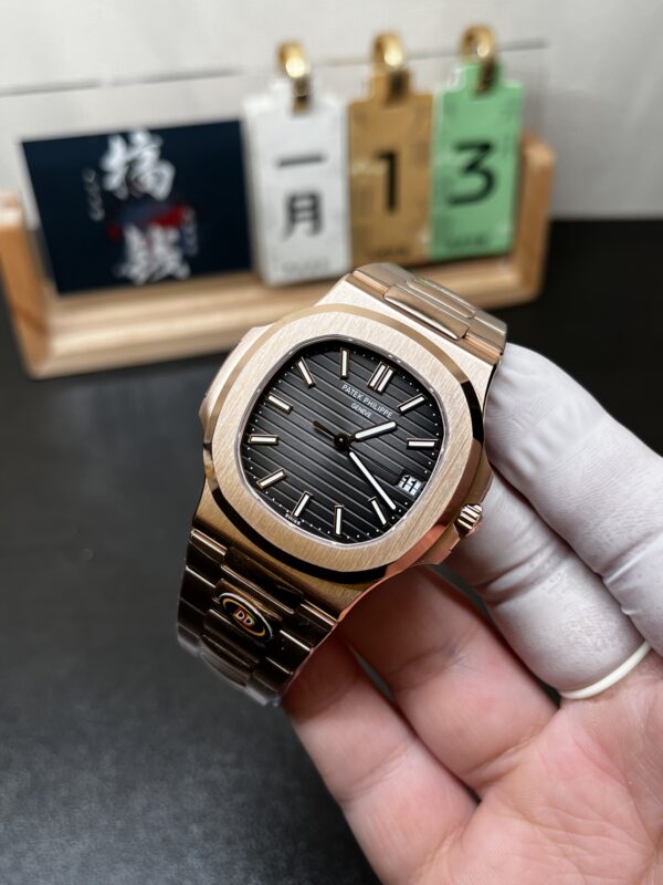Patek Philippe Nautilus (NAUTILUS) Rose Gold