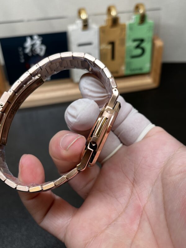 Patek Philippe Nautilus (NAUTILUS) Rose Gold