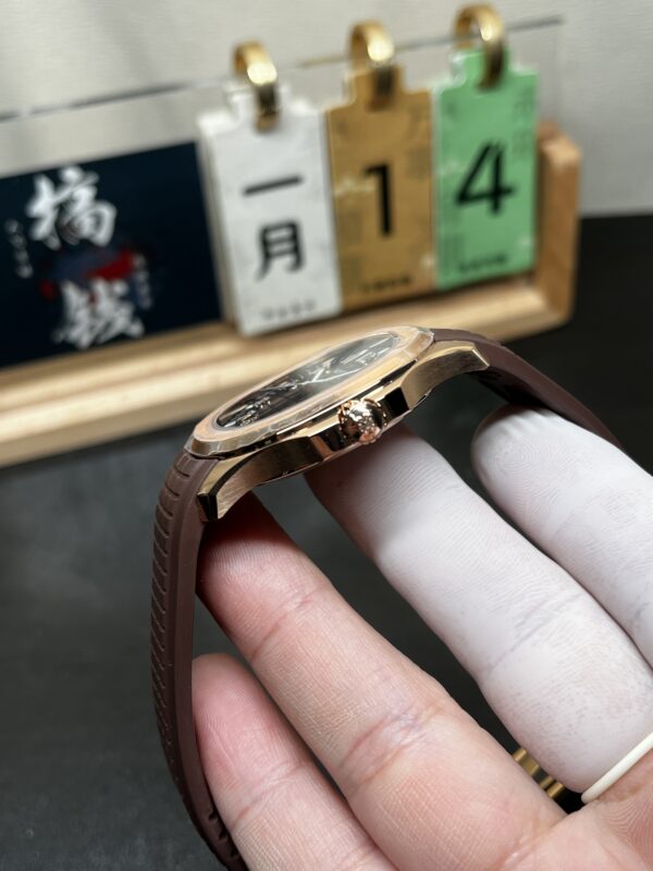 Patek Philippe Aquanaut (AQUANAUT) Rose Gold