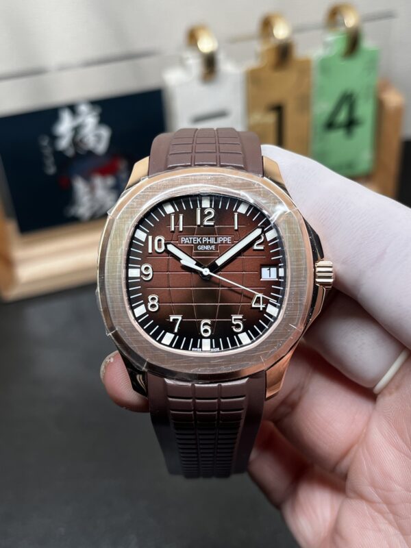 Patek Philippe Aquanaut (AQUANAUT) Rose Gold