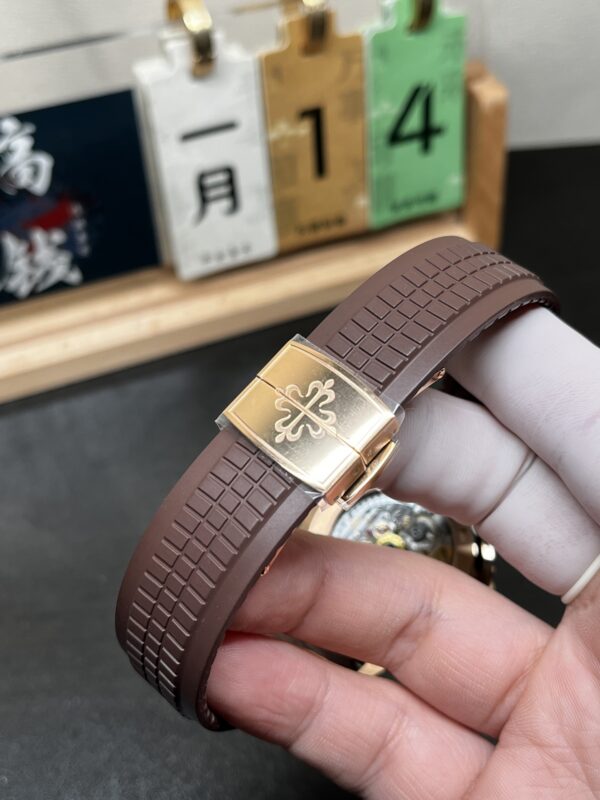 Patek Philippe Aquanaut (AQUANAUT) Rose Gold