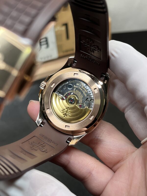 Patek Philippe Aquanaut (AQUANAUT) Rose Gold