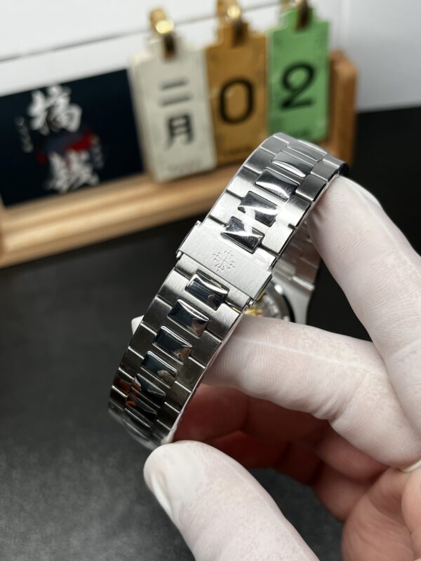 i1770028486134_4110_0_4-1.jpg Patek Philippe Nautilus (NAUTILUS)