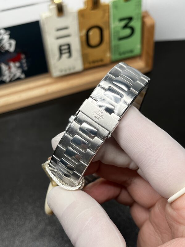 Patek Philippe Nautilus (NAUTILUS)