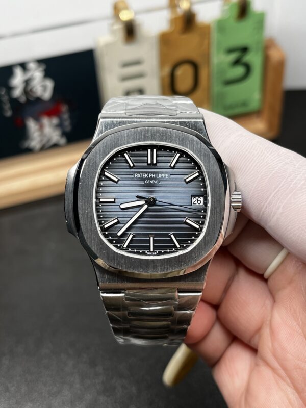 Patek Philippe Nautilus (NAUTILUS)