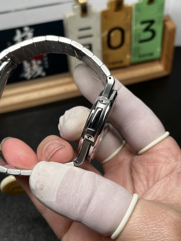 Patek Philippe Nautilus (NAUTILUS)